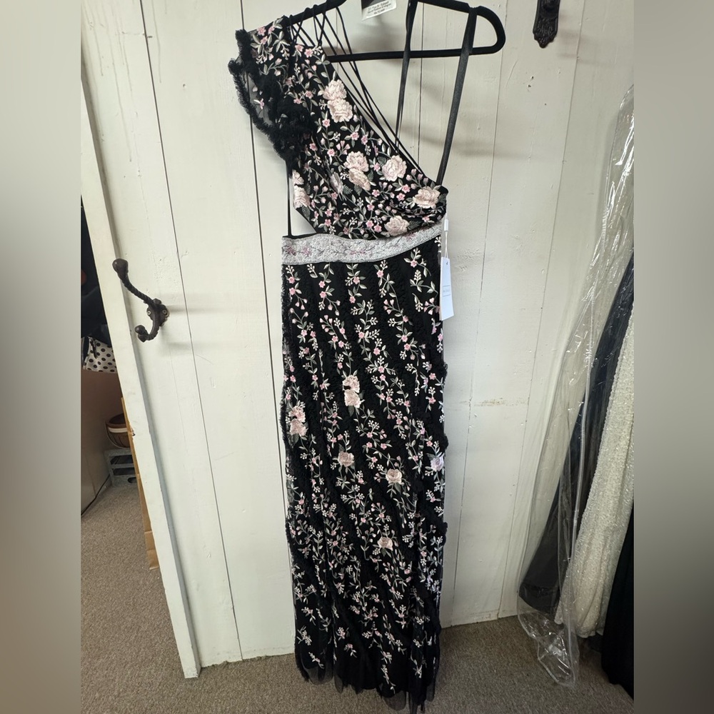 Mac Duggal 🖤 - Picture 4 of 10